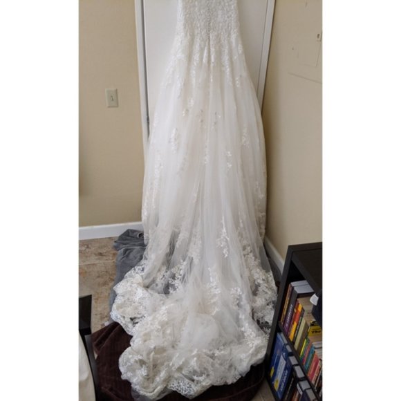 👰🏽Demetrios Princess Ballgown w/ Cathedral Train - Picture 11 of 16